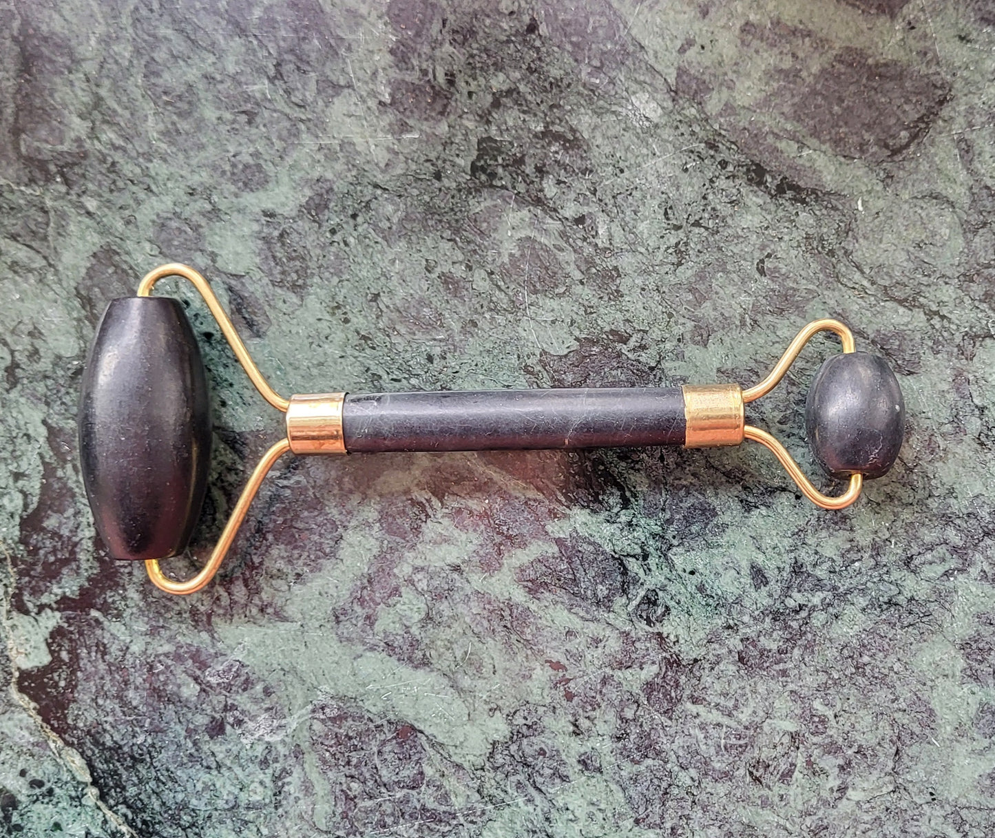 Ansigtsrulle, Black stone